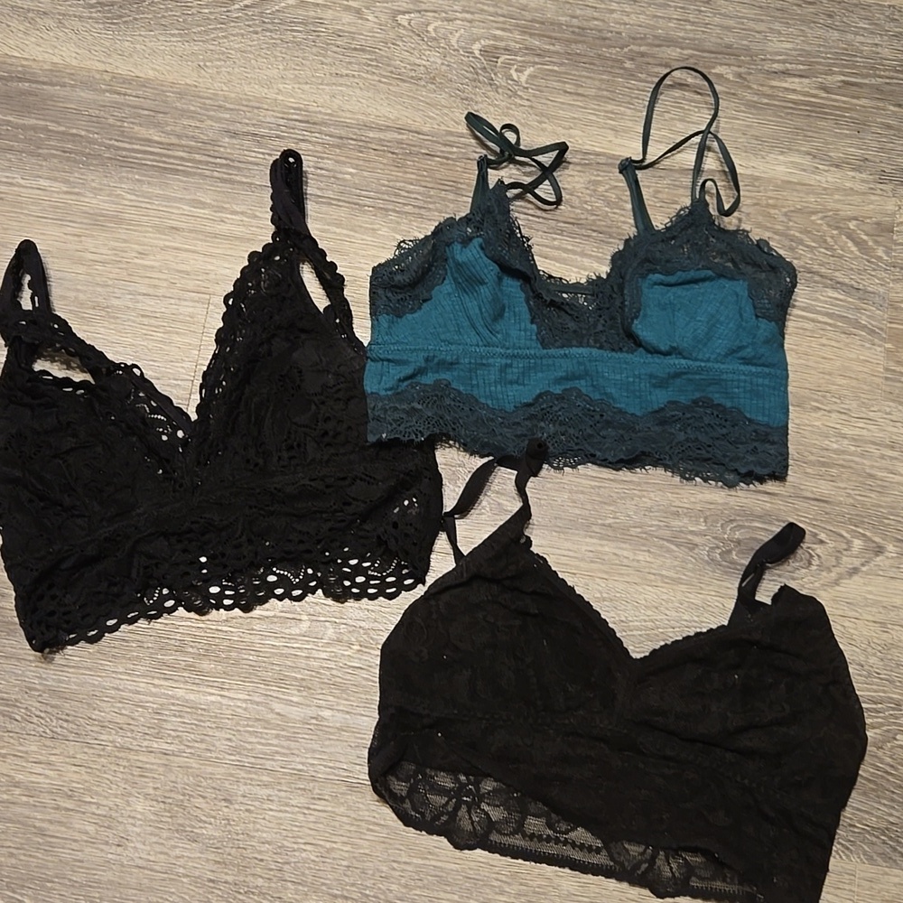 Lot Of 3 XS Bralettes